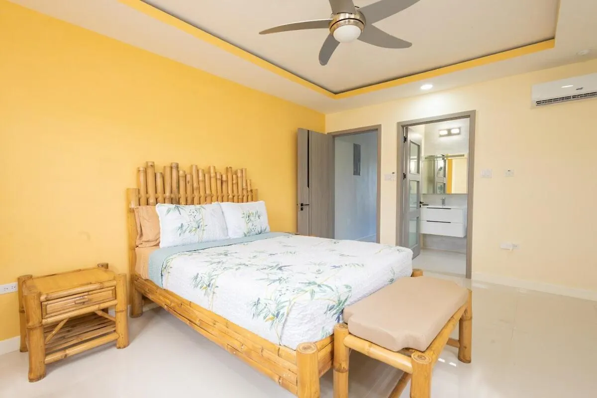 Modern, Spacious, 3Br Hill View Retreat, Central Ocho Rios Holiday home