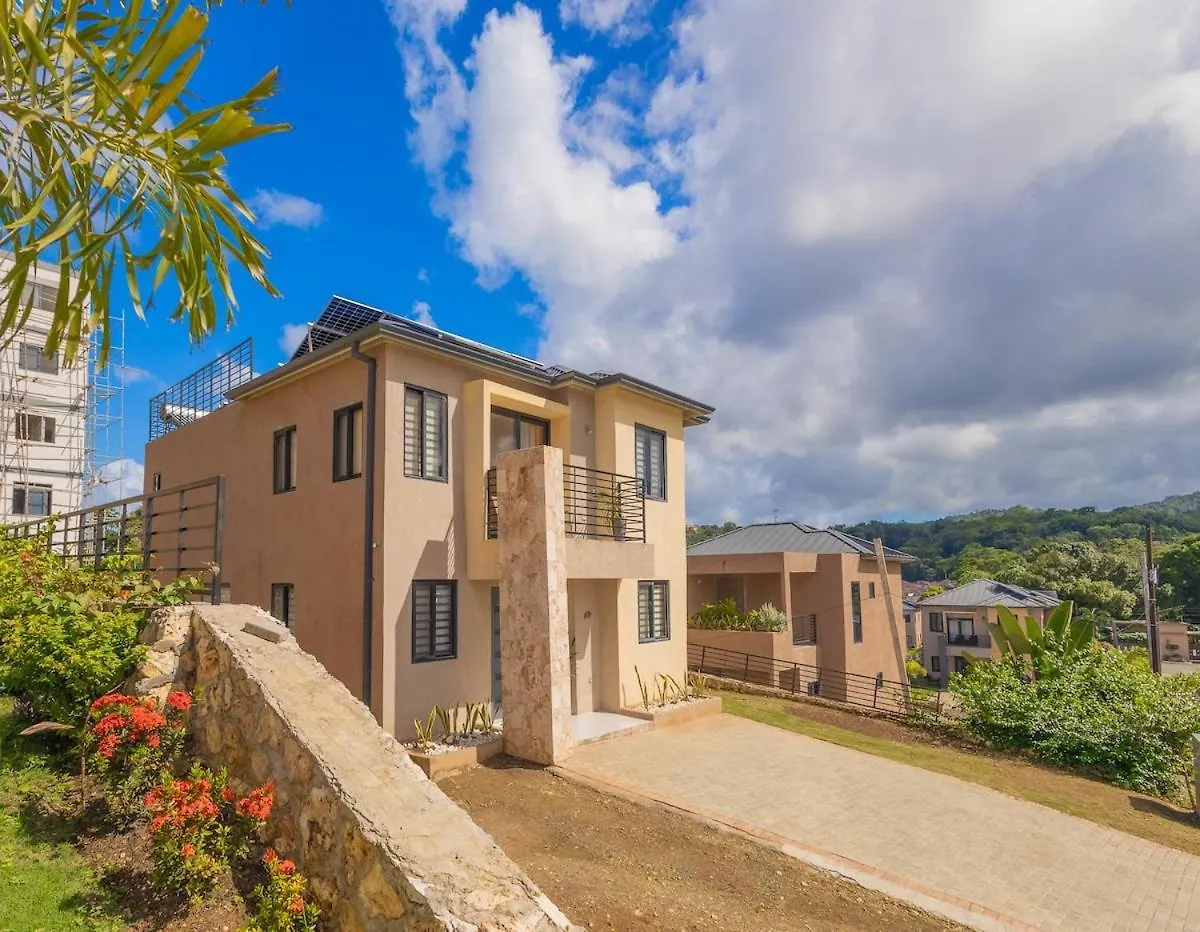 Modern, Spacious, 3Br Hill View Retreat, Central contacts